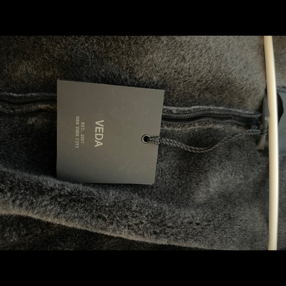 VEDA shearling and leather vest - Picture 6 of 10